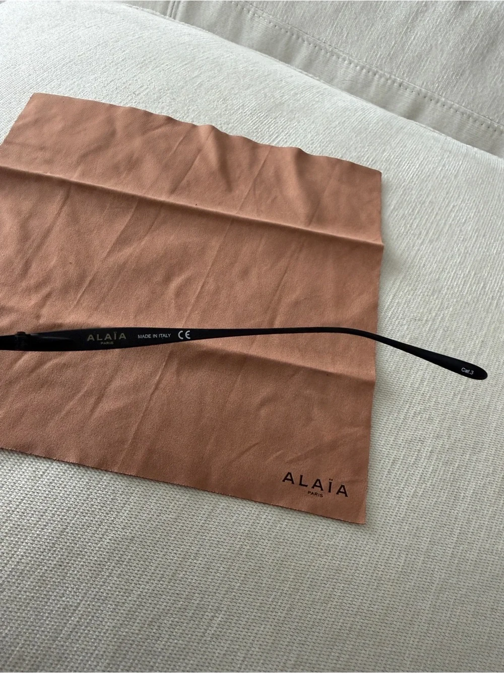 ALAÏA AA0016S 001 Oval Black Metal Sunglasses 57-20-140 + Case & Cloth